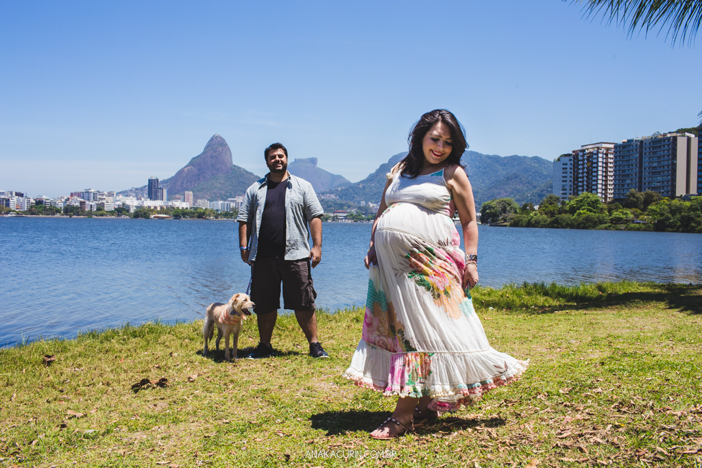 Ensaio gestante Flávia e Fábio na Lagoa Rodrigo de Freitas com Simba cachorro