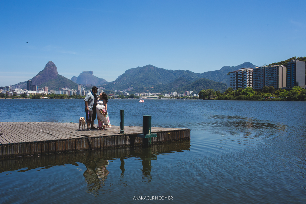 Ensaio gestante Flávia e Fábio na Lagoa Rodrigo de Freitas com Simba cachorro