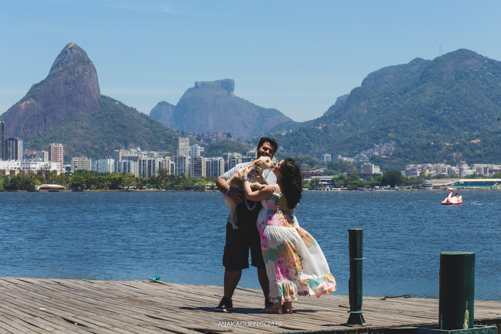 Ensaio gestante Flávia e Fábio na Lagoa Rodrigo de Freitas com Simba cachorro