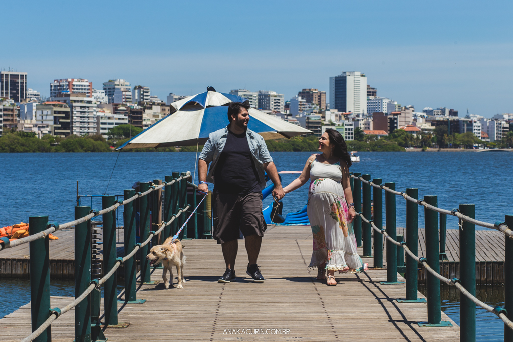 Ensaio gestante Flávia e Fábio na Lagoa Rodrigo de Freitas com Simba cachorro