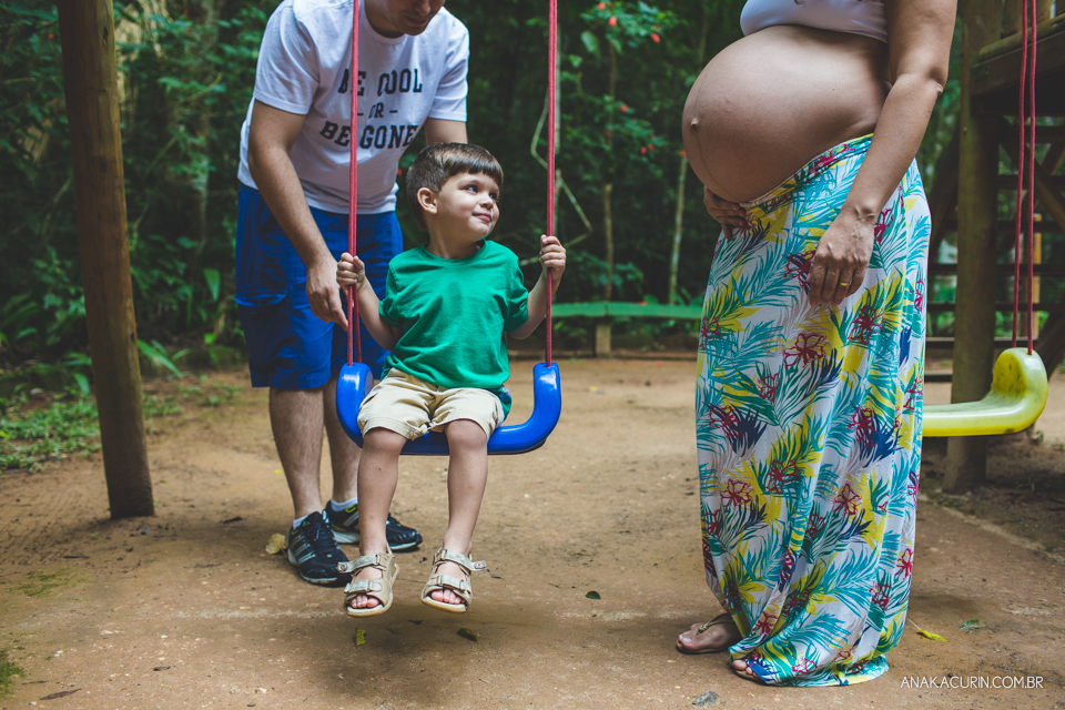 ensaio, gestante, gestação, book, grávida, família, floresta da tijuca, ensaio externo, ensaio fotográfico, irmão mais velho, balanço, parquinho