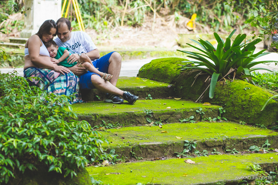 ensaio, gestante, gestação, book, grávida, família, floresta da tijuca, ensaio externo, ensaio fotográfico, musgo, escada