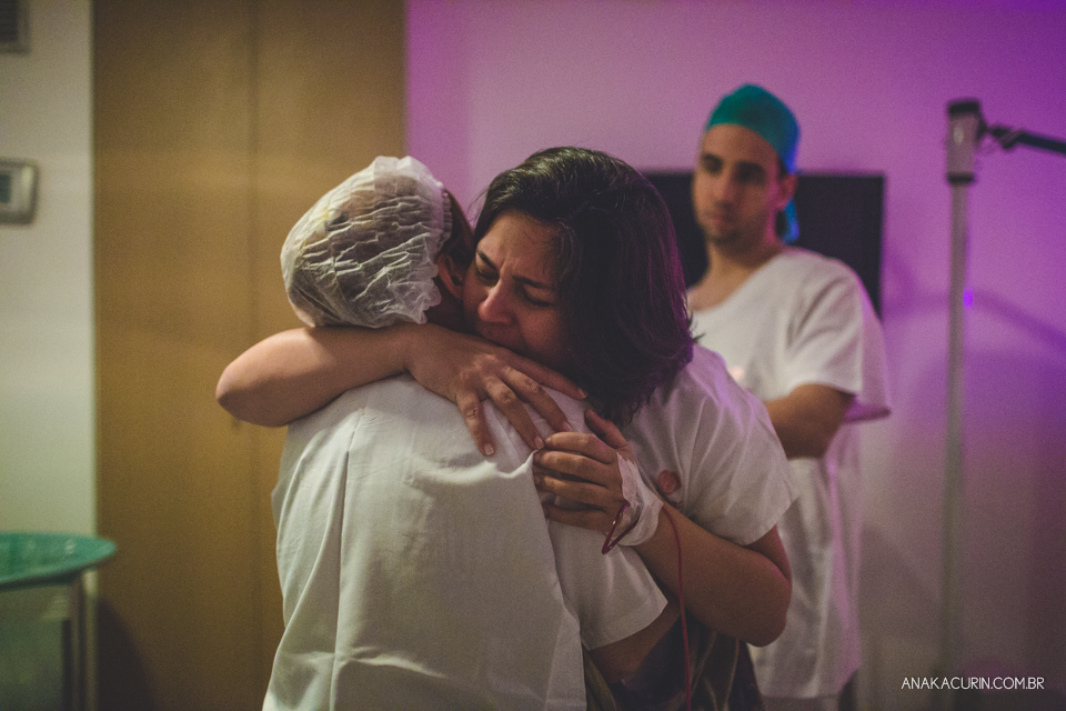 Parto natural hospitalar de Tomás, fotografado por Ana Kacurin na Perinatal de Laranjeiras, no Rio de Janeiro