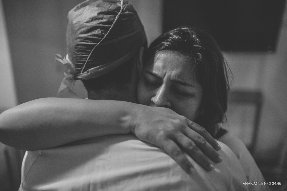 Parto natural hospitalar de Tomás, fotografado por Ana Kacurin na Perinatal de Laranjeiras, no Rio de Janeiro