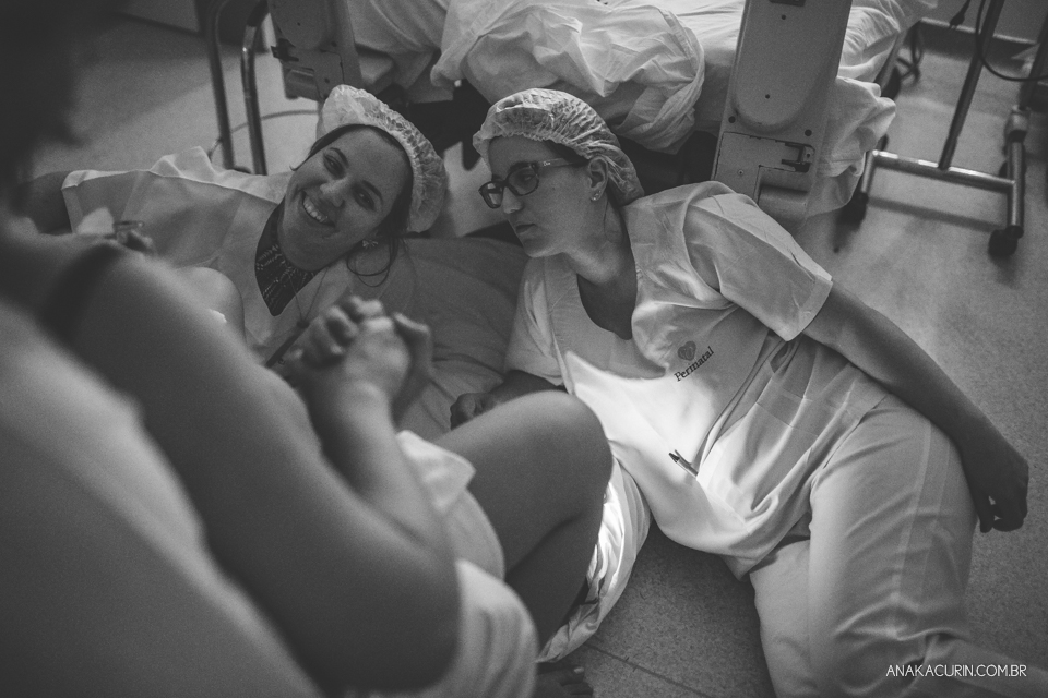 Parto natural hospitalar de Tomás, fotografado por Ana Kacurin na Perinatal de Laranjeiras, no Rio de Janeiro