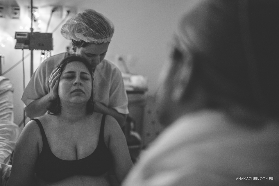 Parto natural hospitalar de Tomás, fotografado por Ana Kacurin na Perinatal de Laranjeiras, no Rio de JaneiroParto natural hospitalar de Tomás, fotografado por Ana Kacurin na Perinatal de Laranjeiras, no Rio de Janeiro