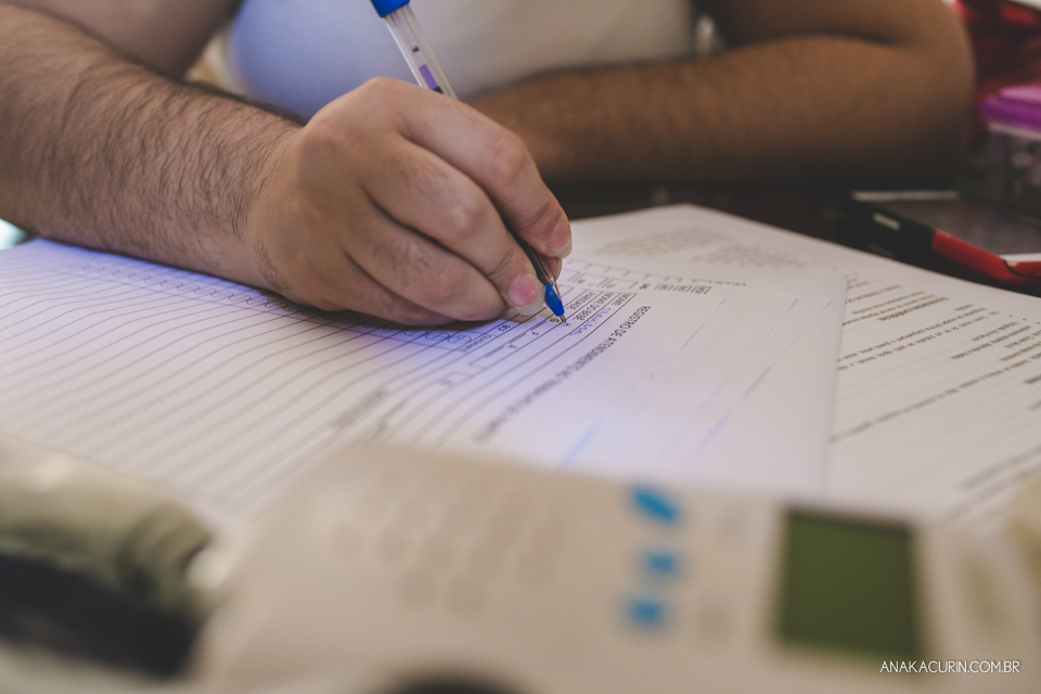Parto natural domiciliar de Helena, filha de Clarissa Ornellas Bagno e Felipe Bagno, fotografado por Ana Kacurin no Rio de Janeiro.