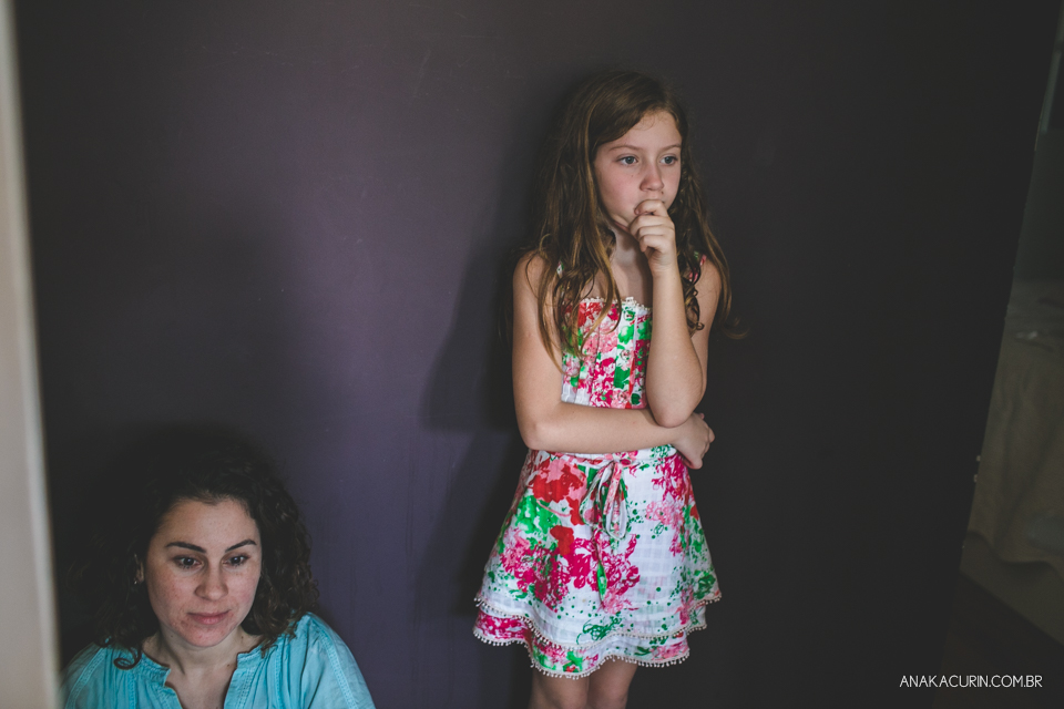 Parto natural domiciliar de Helena, filha de Clarissa Ornellas Bagno e Felipe Bagno, fotografado por Ana Kacurin no Rio de Janeiro.