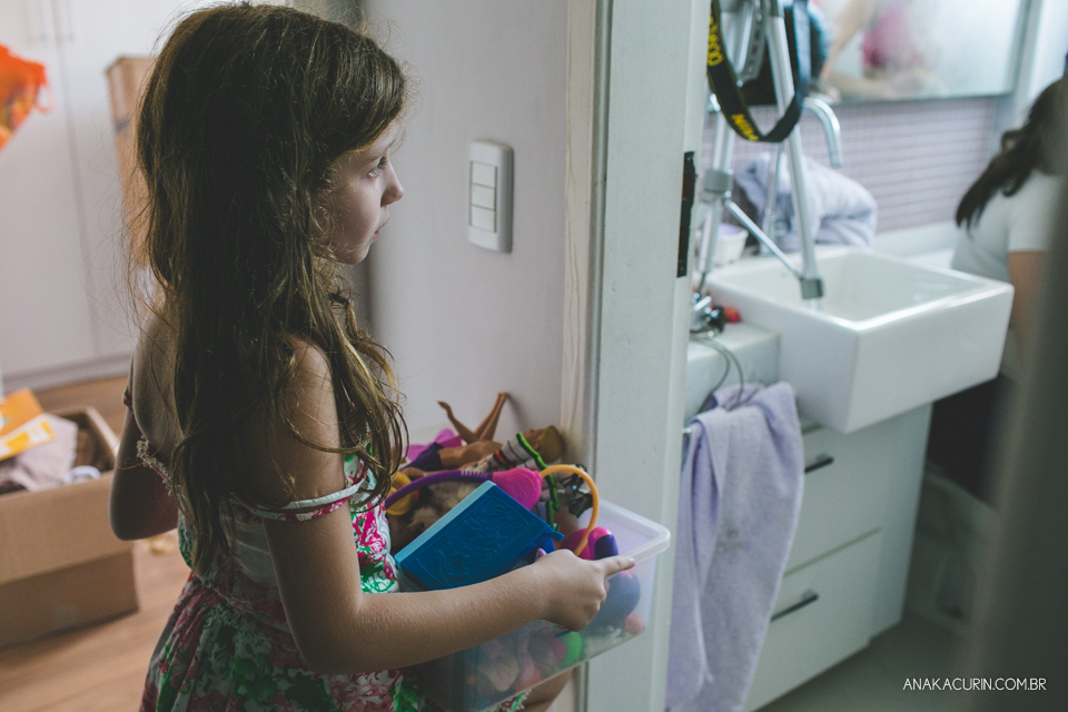 Parto natural domiciliar de Helena, filha de Clarissa Ornellas Bagno e Felipe Bagno, fotografado por Ana Kacurin no Rio de Janeiro.