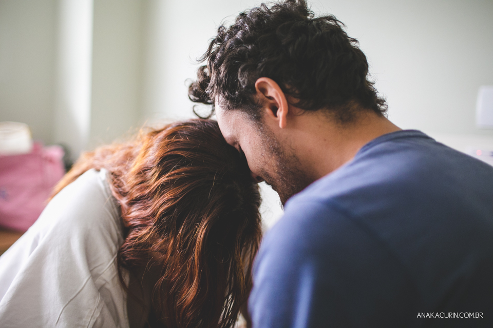 Parto natural hospitalar de Zion, filhos de Eduardo e Márcia Fernandes, fotografado por Ana Kacurin no Rio de Janeiro