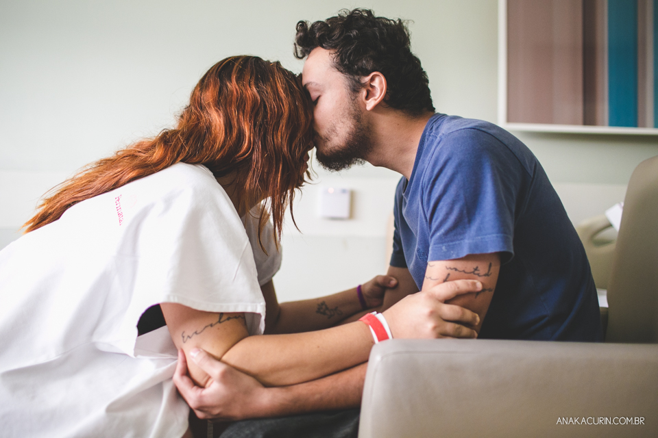 Parto natural hospitalar de Zion, filhos de Eduardo e Márcia Fernandes, fotografado por Ana Kacurin no Rio de Janeiro