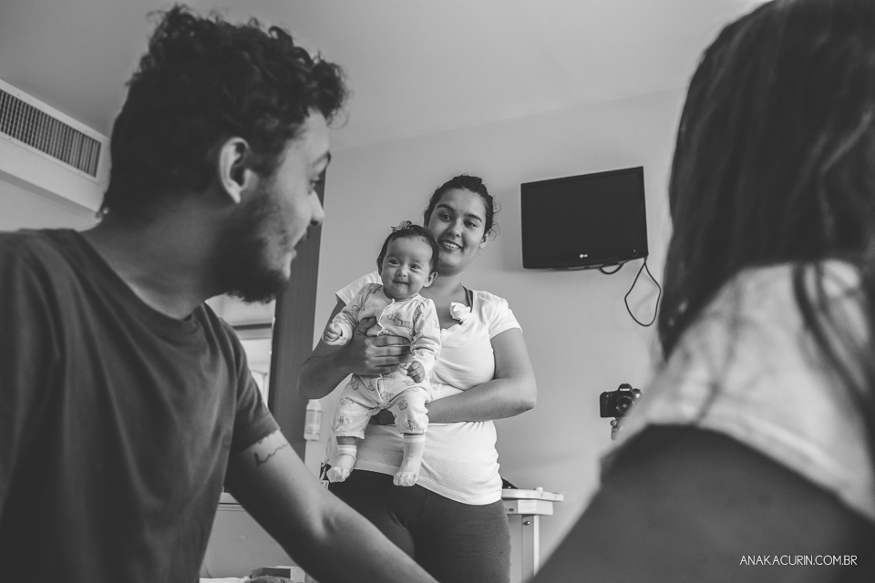 Parto natural hospitalar de Zion, filhos de Eduardo e Márcia Fernandes, fotografado por Ana Kacurin no Rio de Janeiro