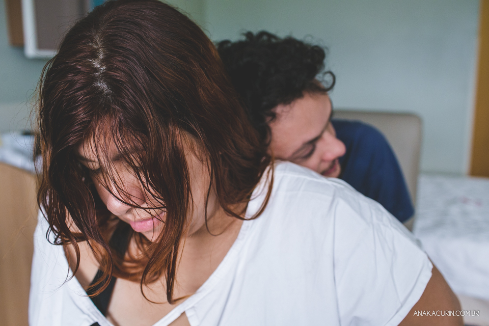Parto natural hospitalar de Zion, filhos de Eduardo e Márcia Fernandes, fotografado por Ana Kacurin no Rio de Janeiro