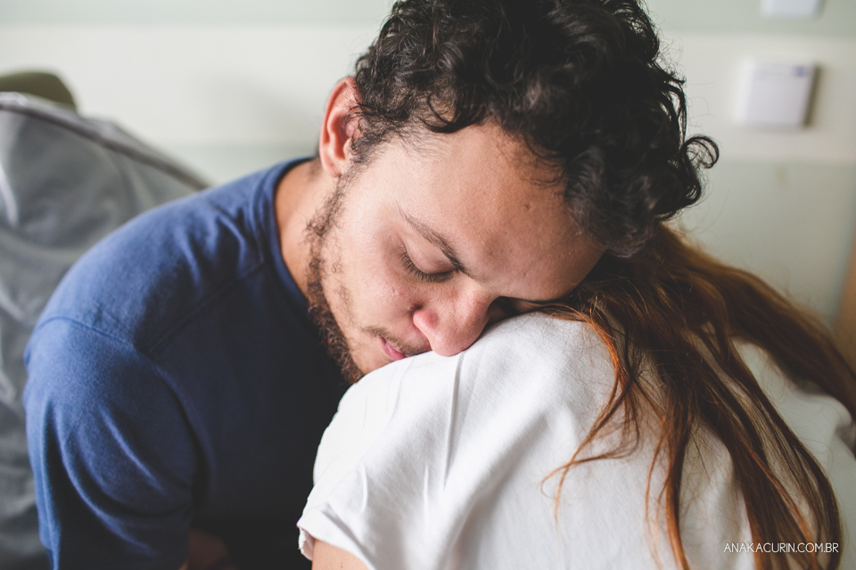 Parto natural hospitalar de Zion, filhos de Eduardo e Márcia Fernandes, fotografado por Ana Kacurin no Rio de Janeiro