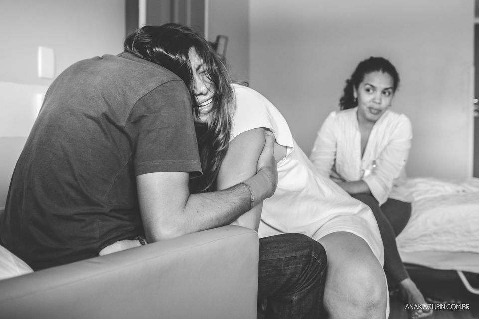 Parto natural hospitalar de Zion, filhos de Eduardo e Márcia Fernandes, fotografado por Ana Kacurin no Rio de Janeiro