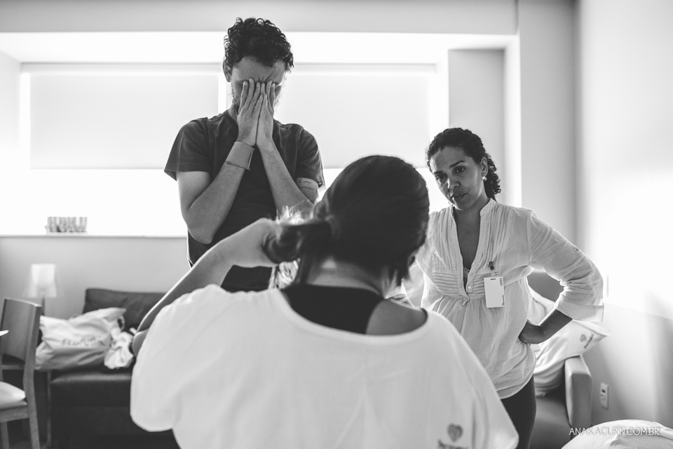Parto natural hospitalar de Zion, filhos de Eduardo e Márcia Fernandes, fotografado por Ana Kacurin no Rio de Janeiro