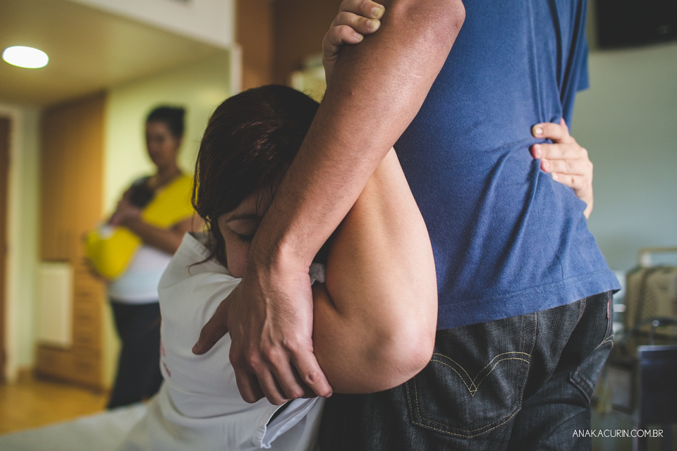 Parto natural hospitalar de Zion, filhos de Eduardo e Márcia Fernandes, fotografado por Ana Kacurin no Rio de Janeiro