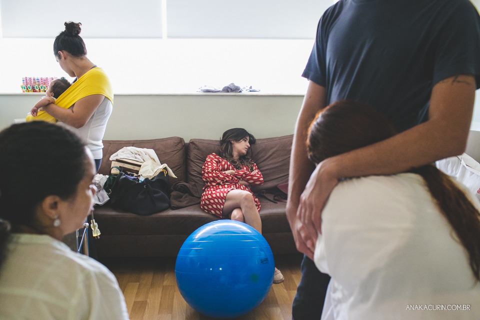 Parto natural hospitalar de Zion, filhos de Eduardo e Márcia Fernandes, fotografado por Ana Kacurin no Rio de Janeiro