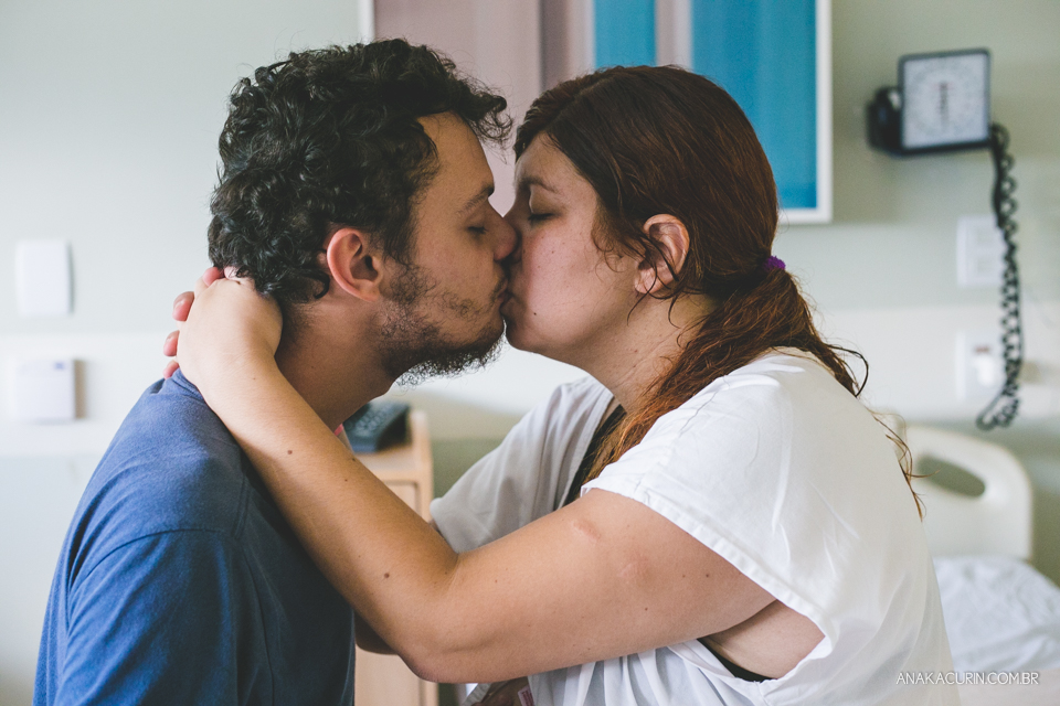 Parto natural hospitalar de Zion, filhos de Eduardo e Márcia Fernandes, fotografado por Ana Kacurin no Rio de Janeiro