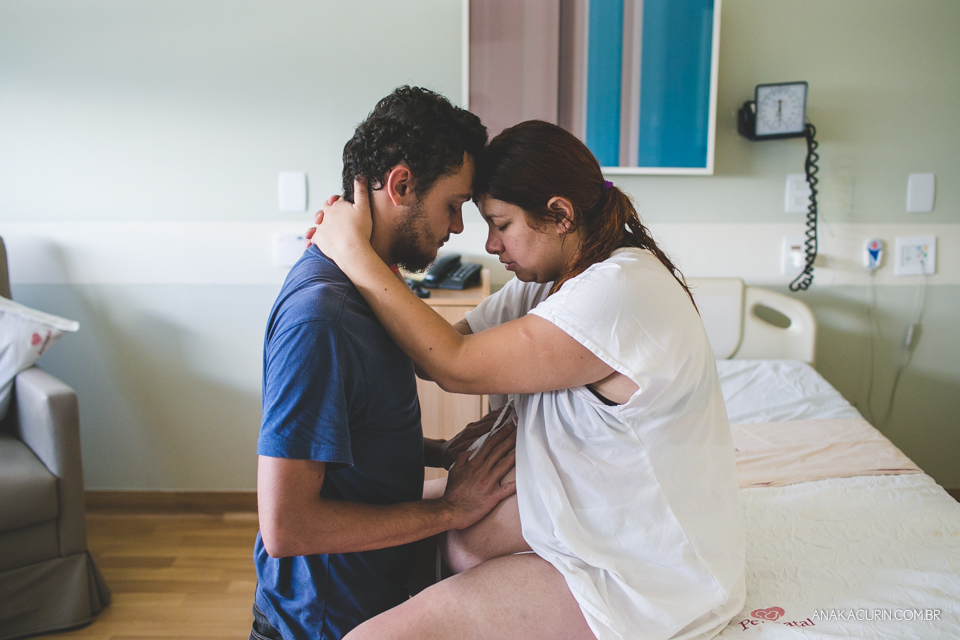 Parto natural hospitalar de Zion, filhos de Eduardo e Márcia Fernandes, fotografado por Ana Kacurin no Rio de Janeiro