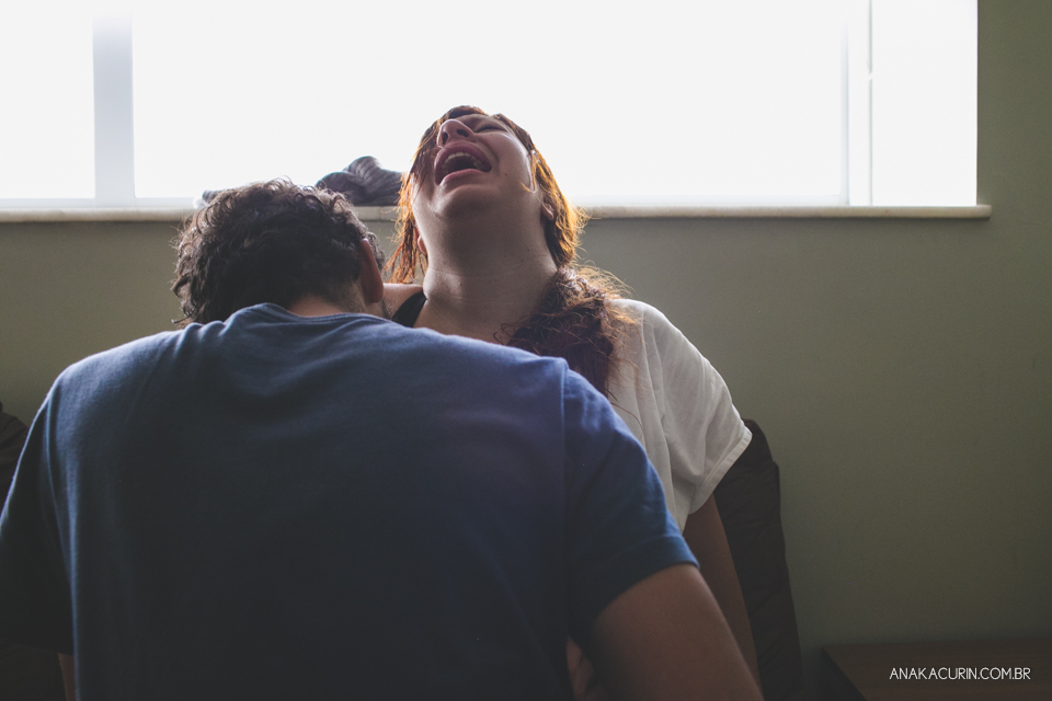 Parto natural hospitalar de Zion, filhos de Eduardo e Márcia Fernandes, fotografado por Ana Kacurin no Rio de Janeiro