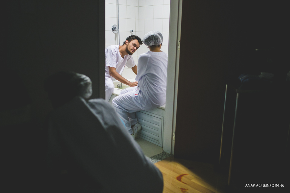 Parto natural hospitalar de Zion, filhos de Eduardo e Márcia Fernandes, fotografado por Ana Kacurin no Rio de Janeiro