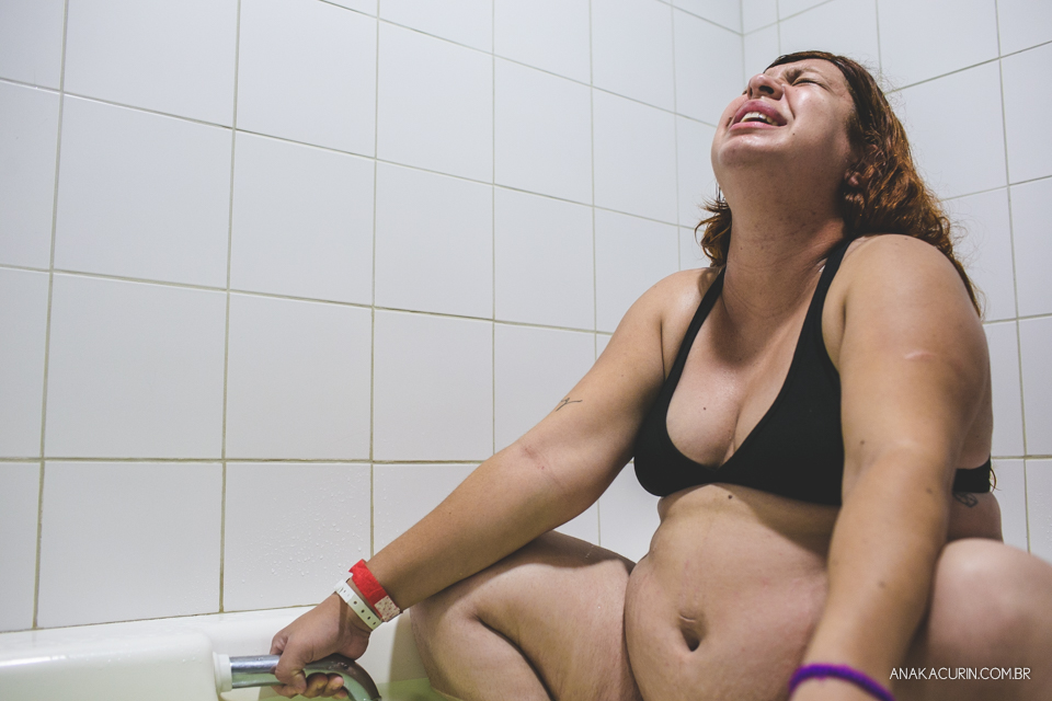 Parto natural hospitalar de Zion, filhos de Eduardo e Márcia Fernandes, fotografado por Ana Kacurin no Rio de Janeiro