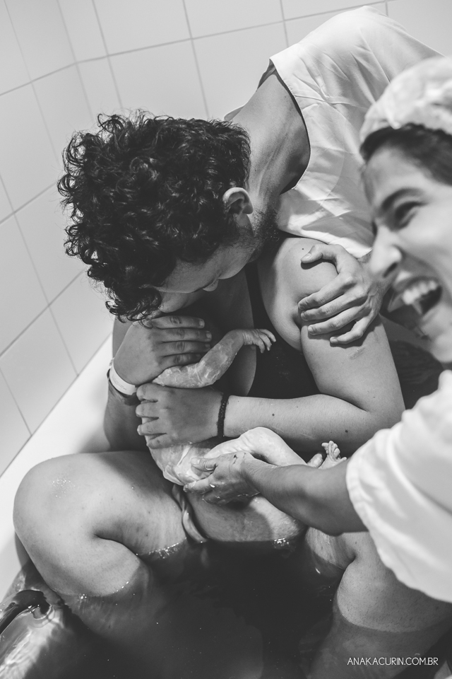 Parto natural hospitalar de Zion, filhos de Eduardo e Márcia Fernandes, fotografado por Ana Kacurin no Rio de Janeiro