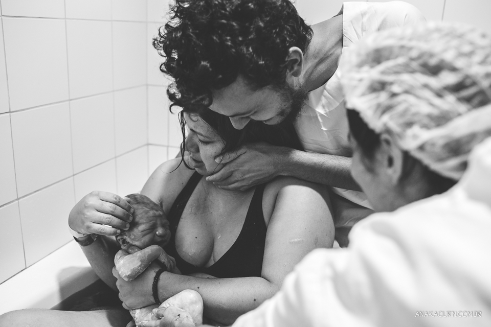 Parto natural hospitalar de Zion, filhos de Eduardo e Márcia Fernandes, fotografado por Ana Kacurin no Rio de Janeiro