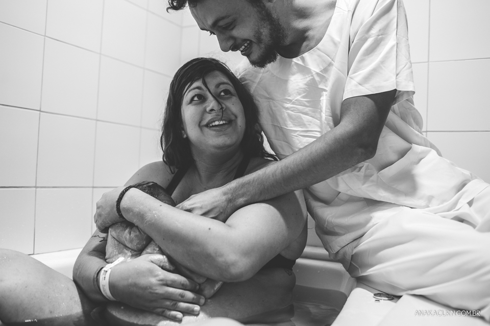 Parto natural hospitalar de Zion, filhos de Eduardo e Márcia Fernandes, fotografado por Ana Kacurin no Rio de Janeiro