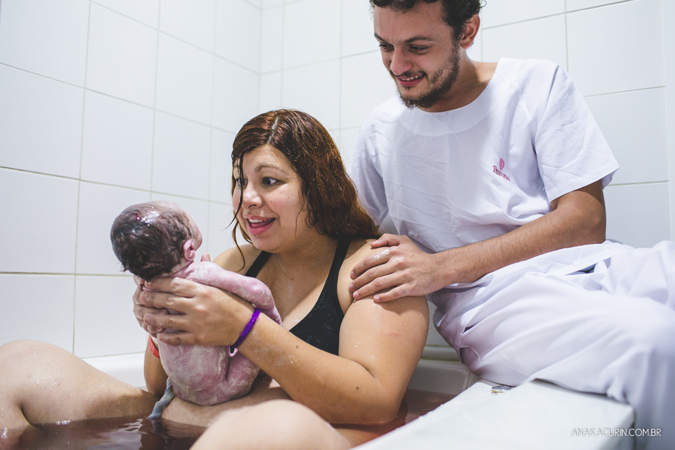 Parto natural hospitalar de Zion, filhos de Eduardo e Márcia Fernandes, fotografado por Ana Kacurin no Rio de Janeiro
