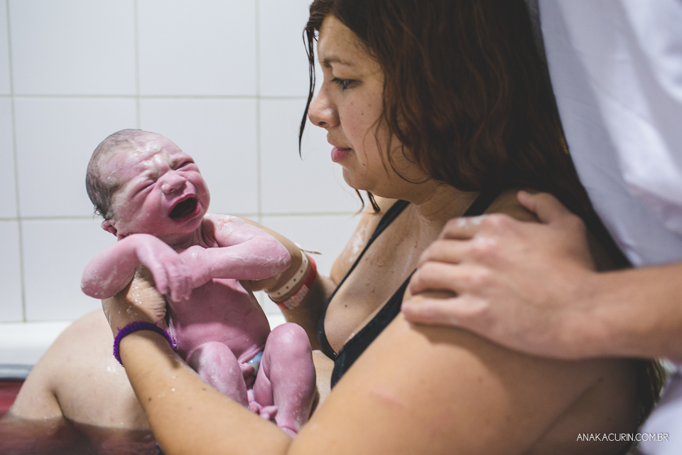 Parto natural hospitalar de Zion, filhos de Eduardo e Márcia Fernandes, fotografado por Ana Kacurin no Rio de Janeiro