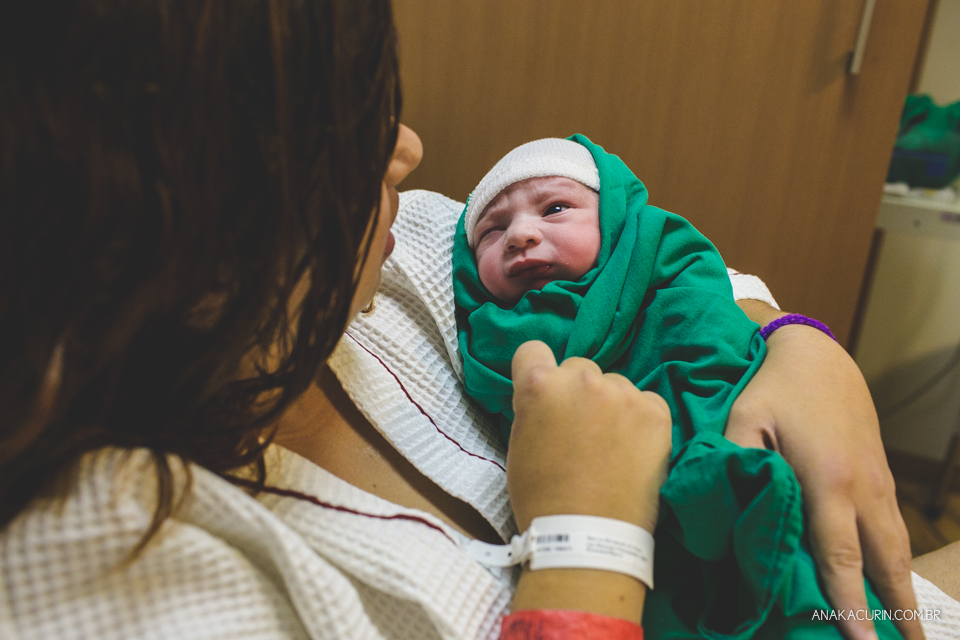 Parto natural hospitalar de Zion, filhos de Eduardo e Márcia Fernandes, fotografado por Ana Kacurin no Rio de Janeiro