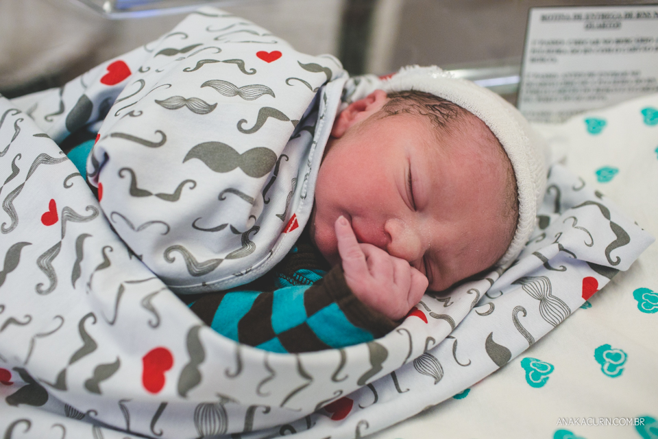 Parto natural hospitalar de Zion, filhos de Eduardo e Márcia Fernandes, fotografado por Ana Kacurin no Rio de Janeiro