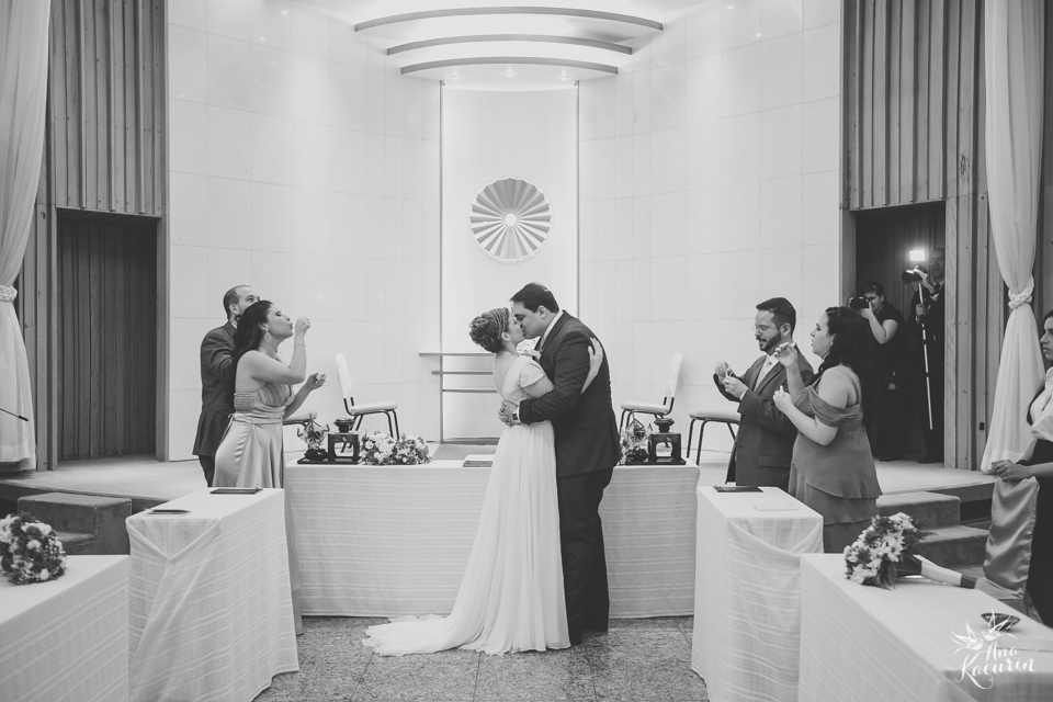 wedding, casamento, casório, fotografia de casamento, rio de janeiro, rj, perfect liberty, grajaú country club, carolina alho, bem assessorados, cerimônia, ceremony, pl, casal, noivos, beijo, bolhas de sabão
