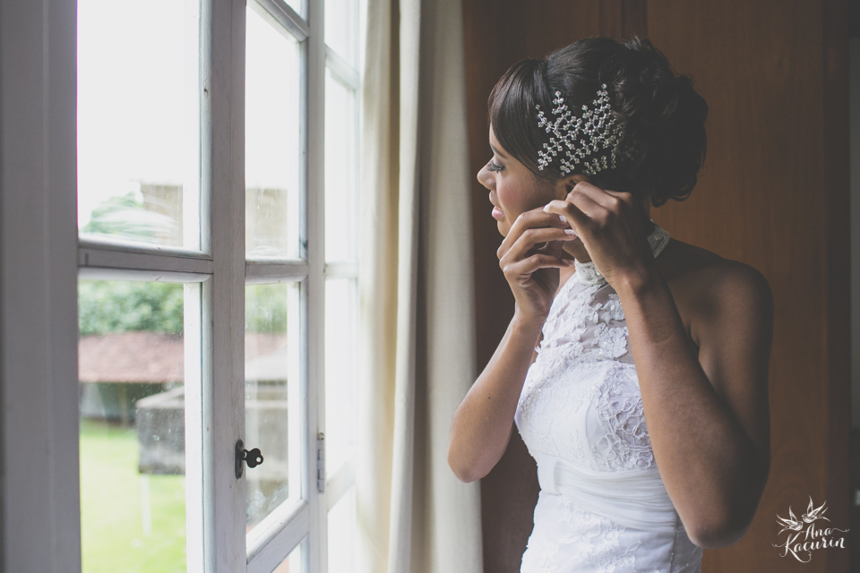 wedding, casamento, casório, fotografia de casamento, rio de janeiro, rj, bosque da fazenda, aline angel, bem assessorados, casal, noivos, making of, brincos