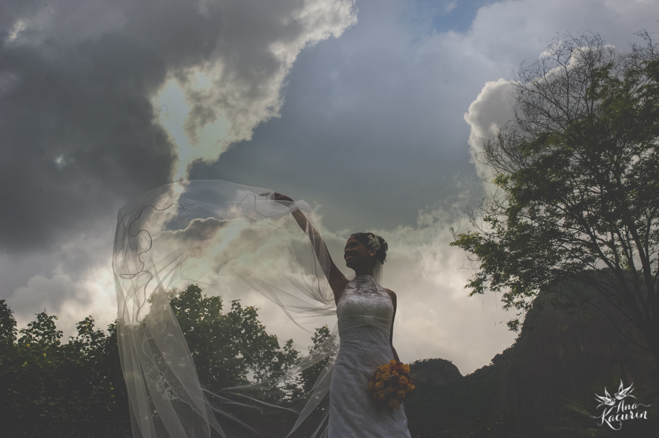 wedding, casamento, casório, fotografia de casamento, rio de janeiro, rj, bosque da fazenda, aline angel, bem assessorados, casal, noivos, making of, céu, véu, noiva, silhoueta