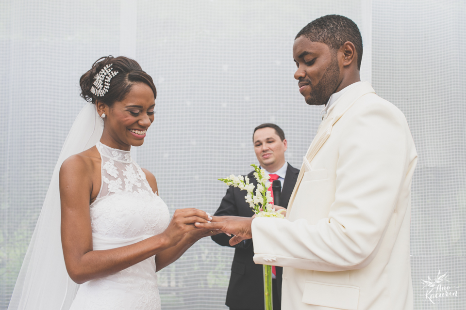 wedding, casamento, casório, fotografia de casamento, rio de janeiro, rj, bosque da fazenda, aline angel, bem assessorados, casal, noivos, cerimônia, ceremony, votos, troca de alianças, alianças