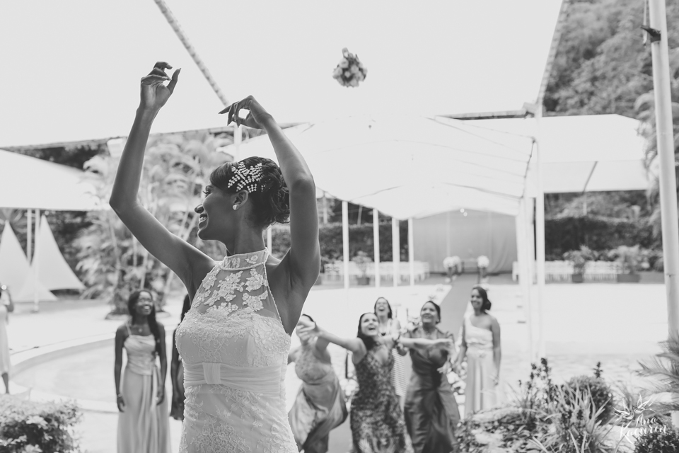 wedding, casamento, casório, fotografia de casamento, rio de janeiro, rj, bosque da fazenda, aline angel, bem assessorados, casal, noivos, recepção, festa, bouquet, buquê