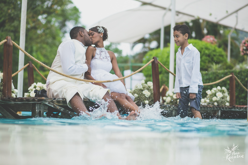 wedding, casamento, casório, fotografia de casamento, rio de janeiro, rj, bosque da fazenda, aline angel, bem assessorados, casal, noivos, recepção, festa, fim de festa, piscina