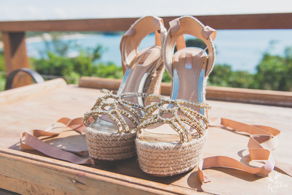 casamento, wedding, casório, casar rj, noivas rj, noiva, noivo, praia, casamento na praia, beach, beach wedding, destination wedding, Yanne, Erik, Cabo Frio, Praia das Dunas, Buzios, Kim Derick Filmes, Ana Kacurinsapato, wedding shoes, shoes, sapato de no