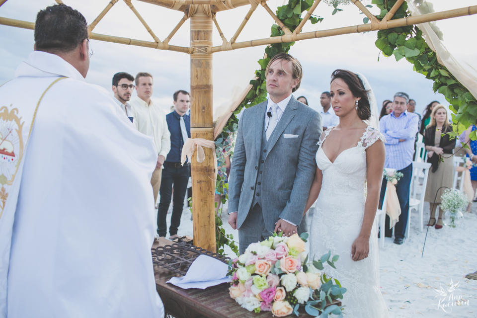 casamento, wedding, casório, casar rj, noivas rj, noiva, noivo, praia, casamento na praia, beach, beach wedding, destination wedding, Yanne, Erik, Cabo Frio, Praia das Dunas, Buzios, Kim Derick Filmes, Ana Kacurin, cerimônia, ceremony, cerimônia na praia,