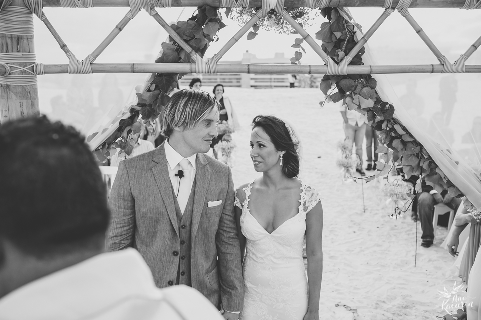 casamento, wedding, casório, casar rj, noivas rj, noiva, noivo, praia, casamento na praia, beach, beach wedding, destination wedding, Yanne, Erik, Cabo Frio, Praia das Dunas, Buzios, Kim Derick Filmes, Ana Kacurin, cerimônia, ceremony, cerimônia na praia,