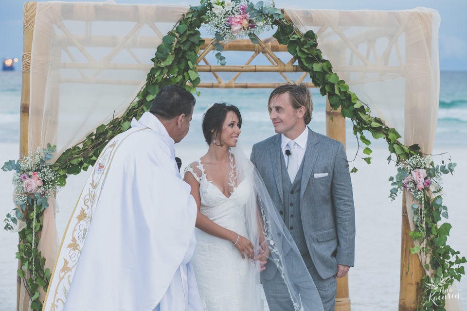 casamento, wedding, casório, casar rj, noivas rj, noiva, noivo, praia, casamento na praia, beach, beach wedding, destination wedding, Yanne, Erik, Cabo Frio, Praia das Dunas, Buzios, Kim Derick Filmes, Ana Kacurin, cerimônia, ceremony, cerimônia na praia,