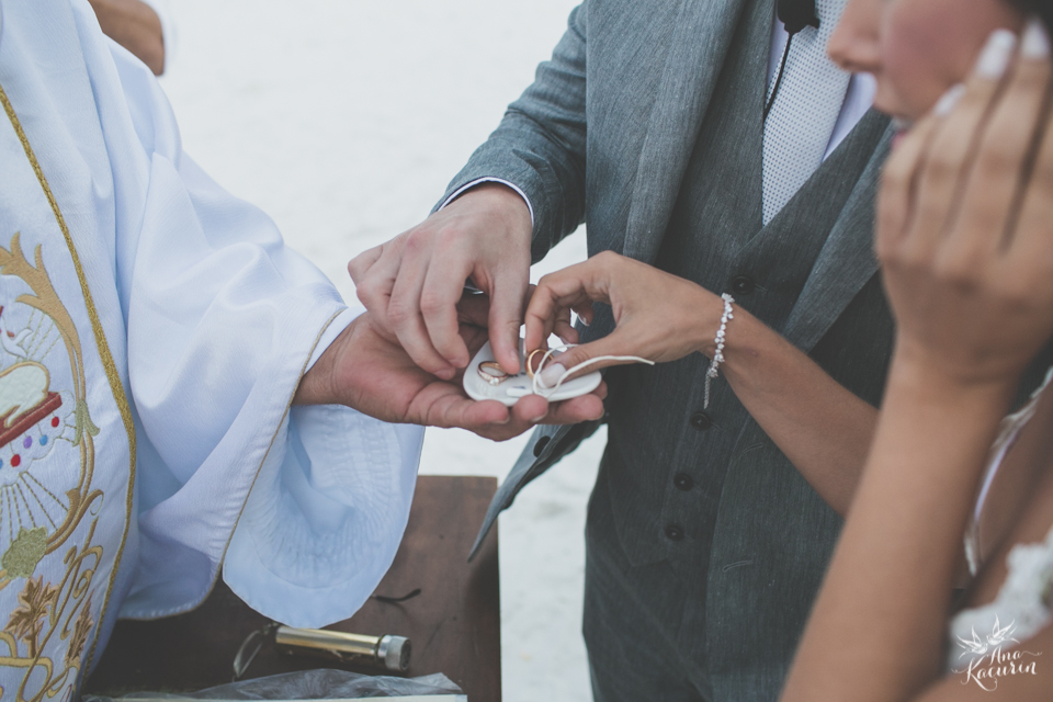 casamento, wedding, casório, casar rj, noivas rj, noiva, noivo, praia, casamento na praia, beach, beach wedding, destination wedding, Yanne, Erik, Cabo Frio, Praia das Dunas, Buzios, Kim Derick Filmes, Ana Kacurin, cerimônia, ceremony, cerimônia na praia,