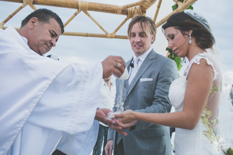 casamento, wedding, casório, casar rj, noivas rj, noiva, noivo, praia, casamento na praia, beach, beach wedding, destination wedding, Yanne, Erik, Cabo Frio, Praia das Dunas, Buzios, Kim Derick Filmes, Ana Kacurin, cerimônia, ceremony, cerimônia na praia,