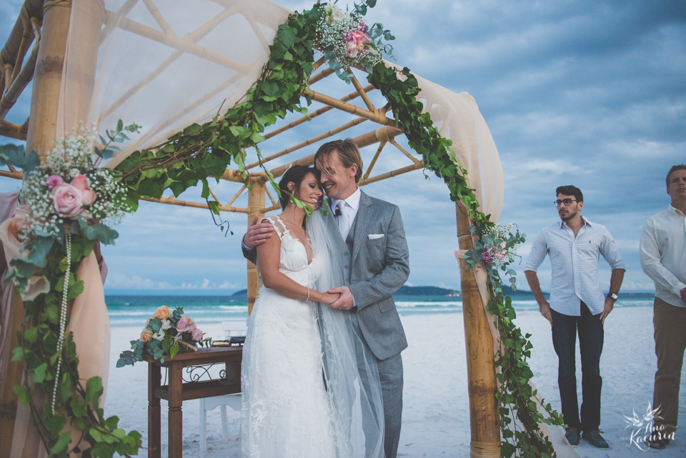 casamento, wedding, casório, casar rj, noivas rj, noiva, noivo, praia, casamento na praia, beach, beach wedding, destination wedding, Yanne, Erik, Cabo Frio, Praia das Dunas, Buzios, Kim Derick Filmes, Ana Kacurin, cerimônia, ceremony, cerimônia na praia,