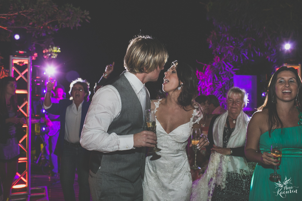 casamento, wedding, casório, casar rj, noivas rj, noiva, noivo, praia, casamento na praia, beach, beach wedding, destination wedding, Yanne, Erik, Cabo Frio, Praia das Dunas, Buzios, Kim Derick Filmes, Ana Kacurin, decor, luzes decorativas, vagalumes e pi