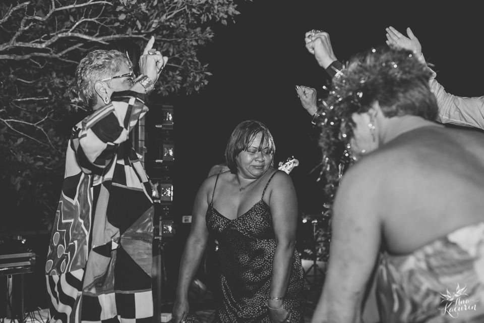 casamento, wedding, casório, casar rj, noivas rj, noiva, noivo, praia, casamento na praia, beach, beach wedding, destination wedding, Yanne, Erik, Cabo Frio, Praia das Dunas, Buzios, Kim Derick Filmes, Ana Kacurin, decor, luzes decorativas, vagalumes e pi