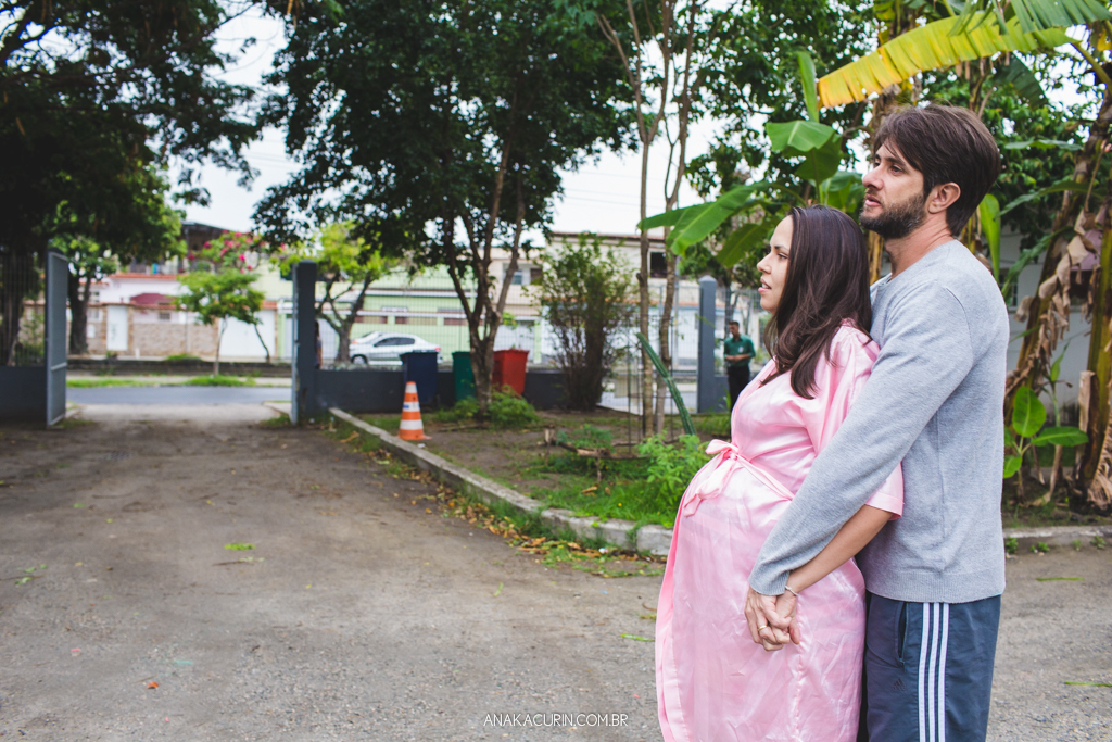 Parto normal humanizado de Maria Julia, filha de Vitor Paravidino e Tatiana Henriques, que aconteceu na Casa de Parto Davi Capistrano em Realengo, Rio de Janeiro, a famosa Casinha, fotografado por Ana Kacurin.